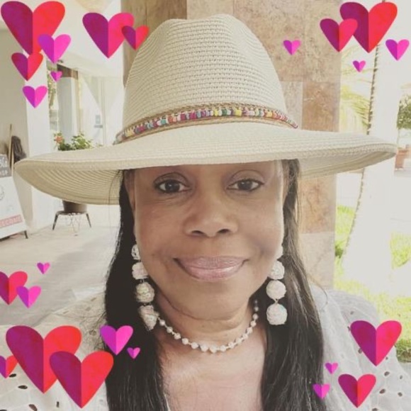 Meet your Posher, Alesia - Picture 1 of 1